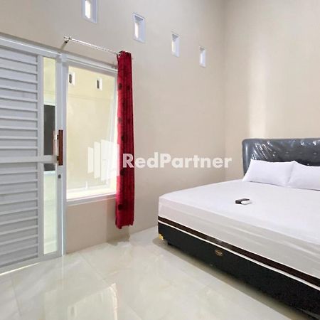 Istana Homestay Pasuruan Redpartner Екстериор снимка