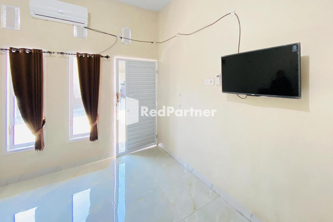 Istana Homestay Pasuruan Redpartner Екстериор снимка